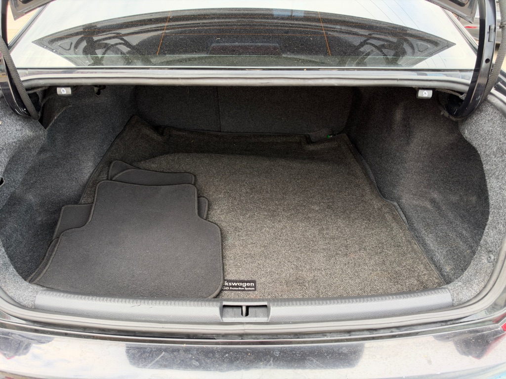 Photo 31 of this VOLKSWAGEN PASSAT