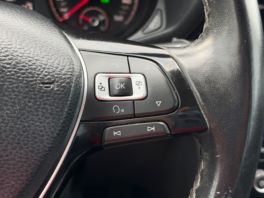 Photo 29 of this VOLKSWAGEN PASSAT