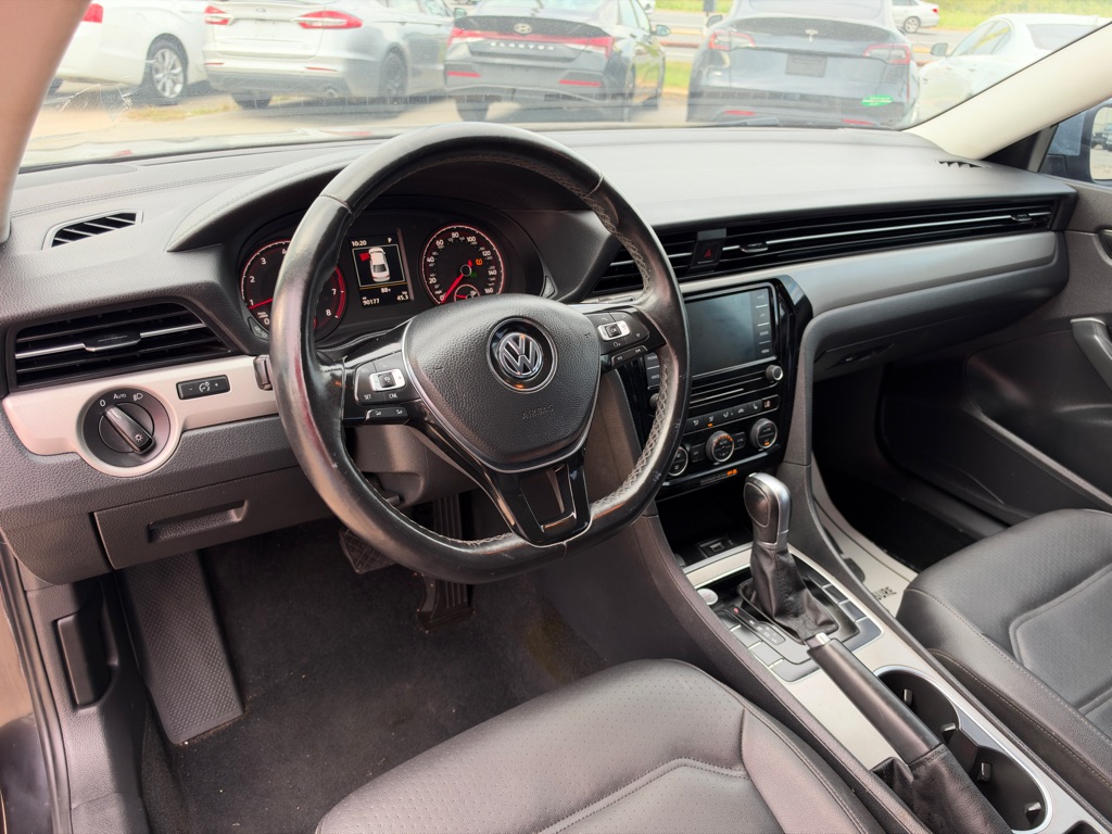 Photo 22 of this VOLKSWAGEN PASSAT
