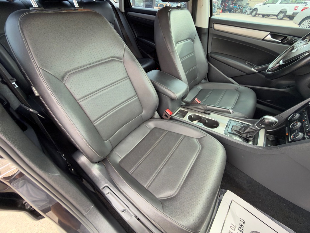 Photo 18 of this VOLKSWAGEN PASSAT
