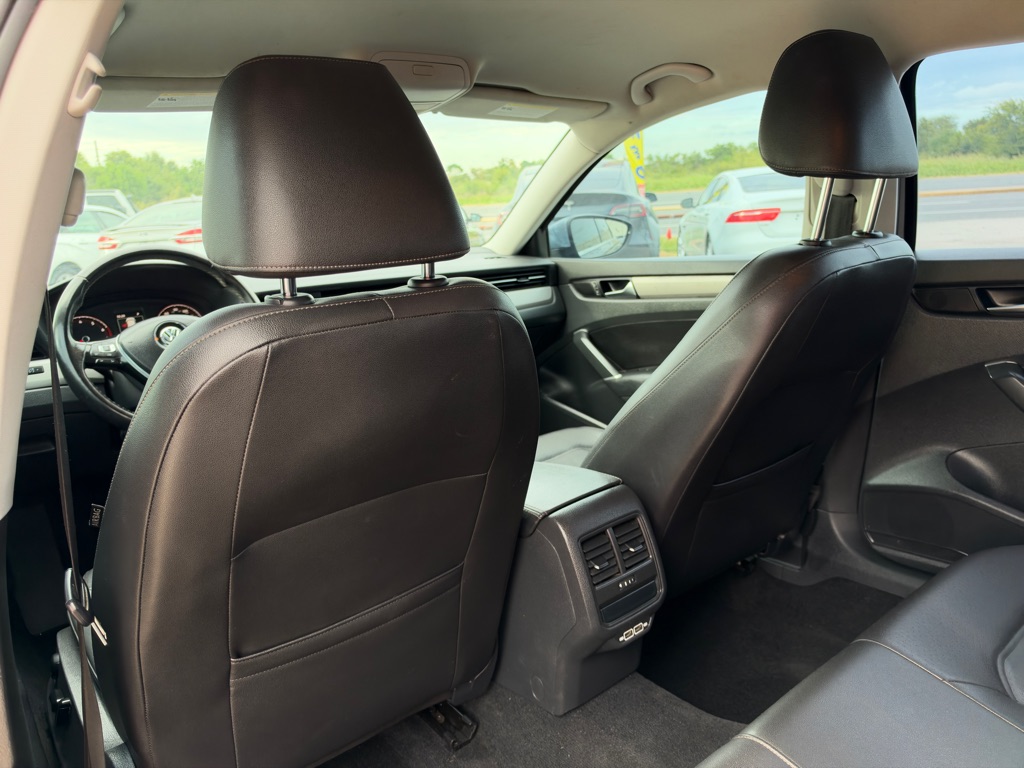 Photo 13 of this VOLKSWAGEN PASSAT