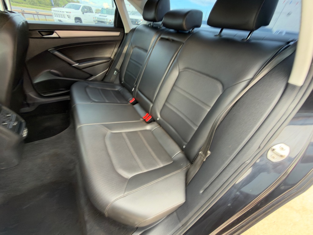 Photo 12 of this VOLKSWAGEN PASSAT