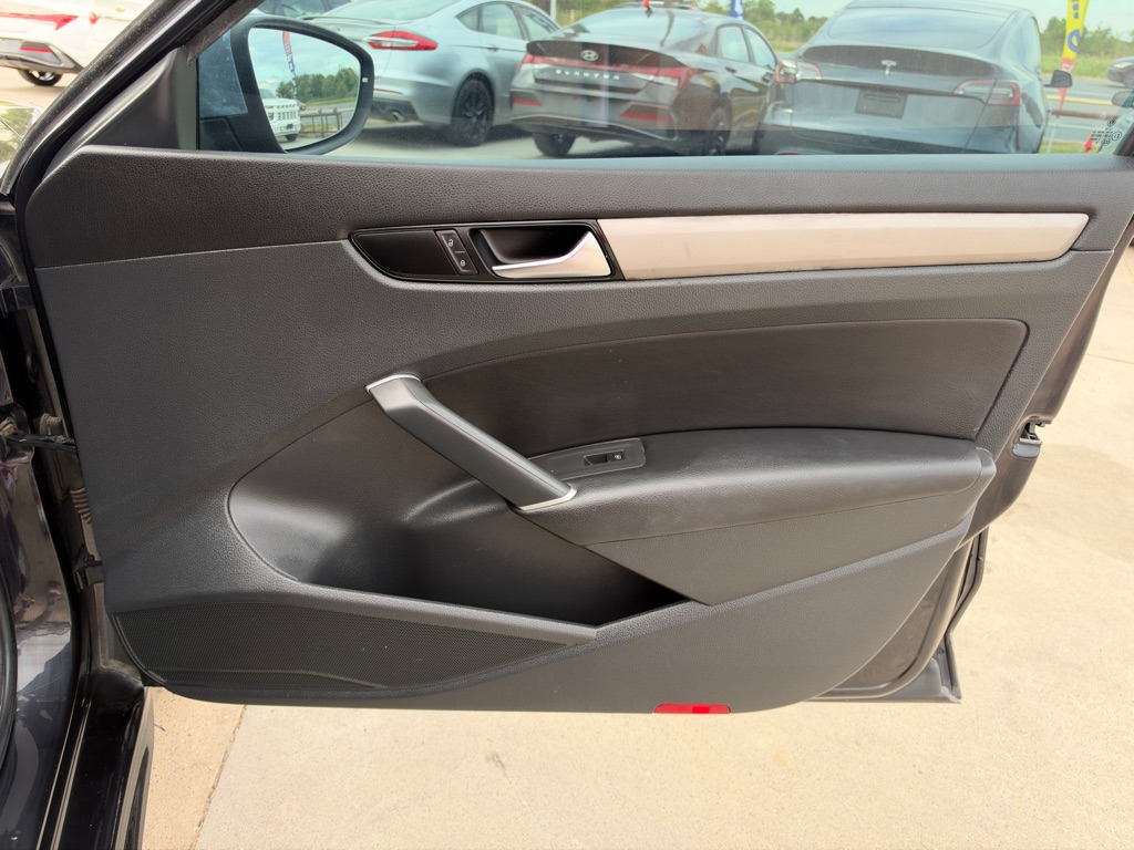 Photo 20 of this VOLKSWAGEN PASSAT