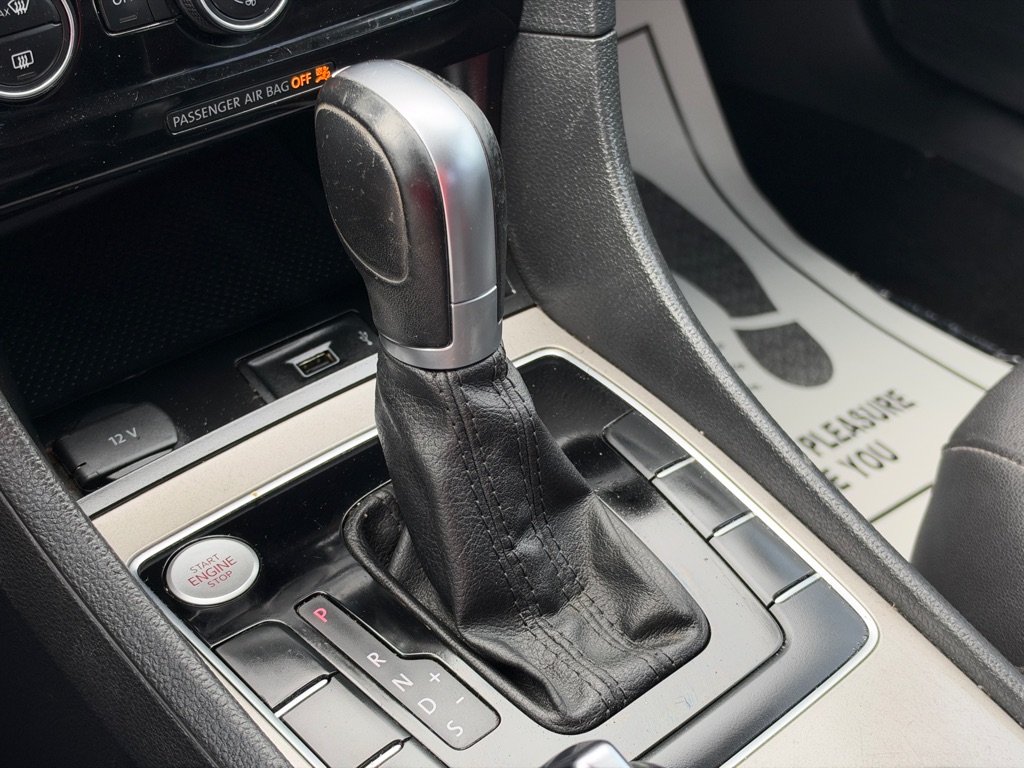 Photo 28 of this VOLKSWAGEN PASSAT