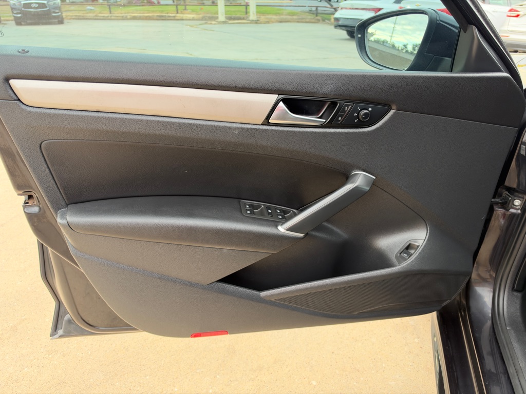 Photo 23 of this VOLKSWAGEN PASSAT