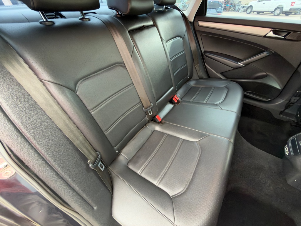 Photo 15 of this VOLKSWAGEN PASSAT