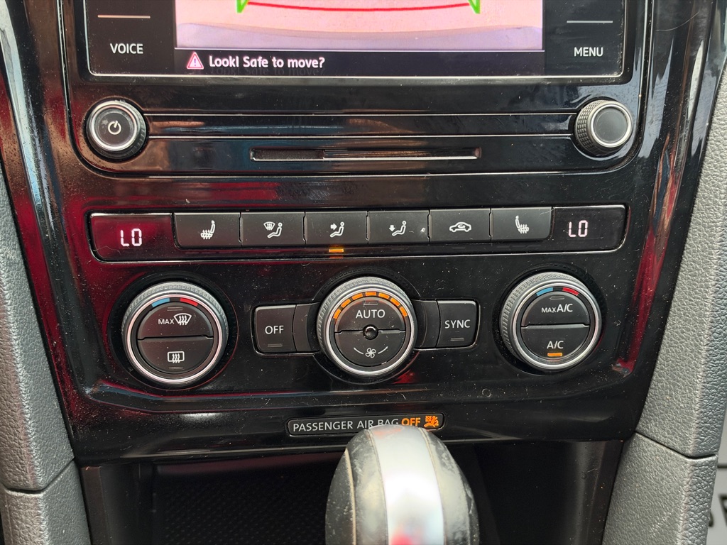 Photo 27 of this VOLKSWAGEN PASSAT
