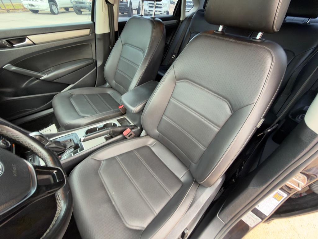 Photo 21 of this VOLKSWAGEN PASSAT