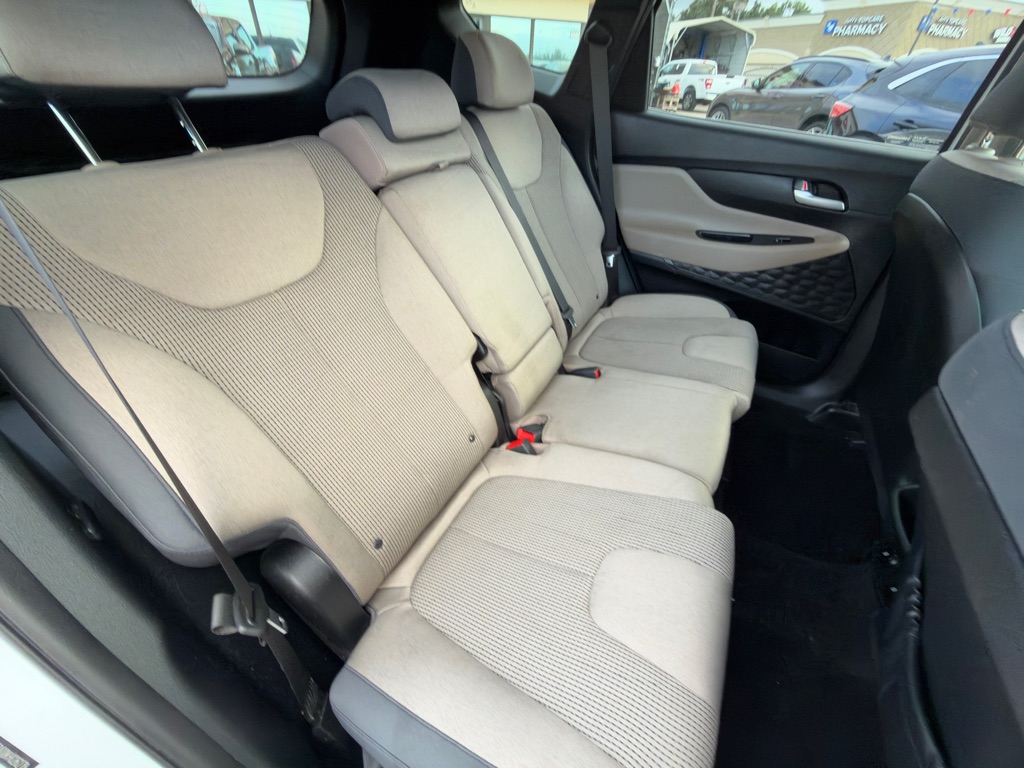 Photo 15 of this HYUNDAI SANTA FE