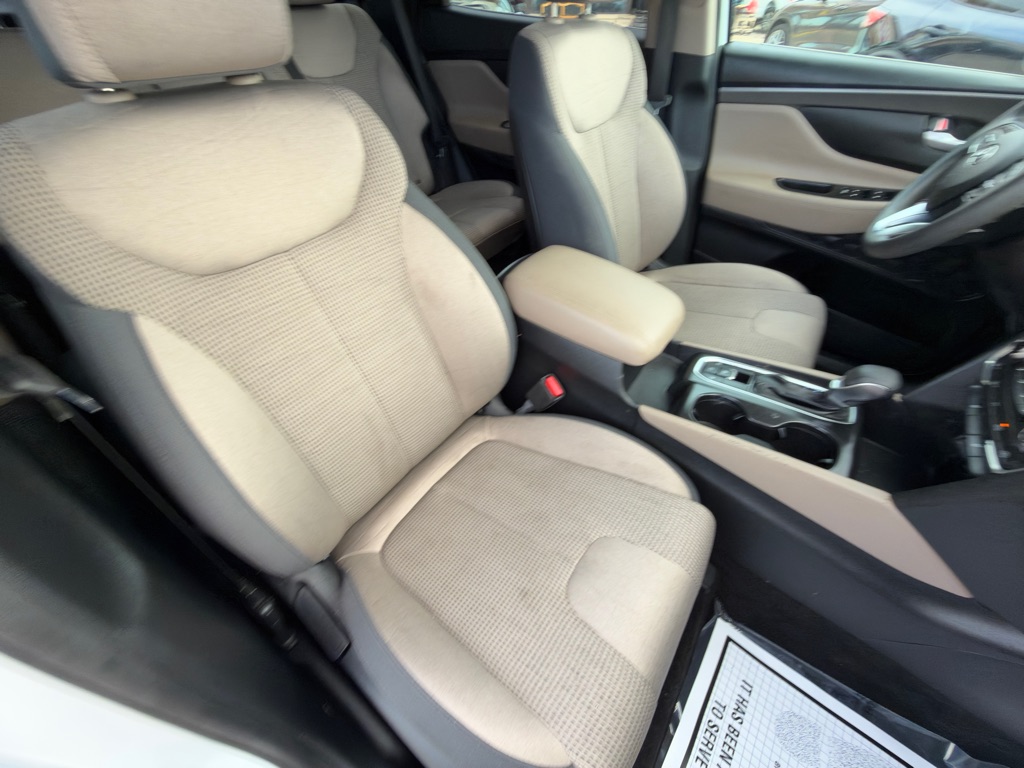 Photo 18 of this HYUNDAI SANTA FE