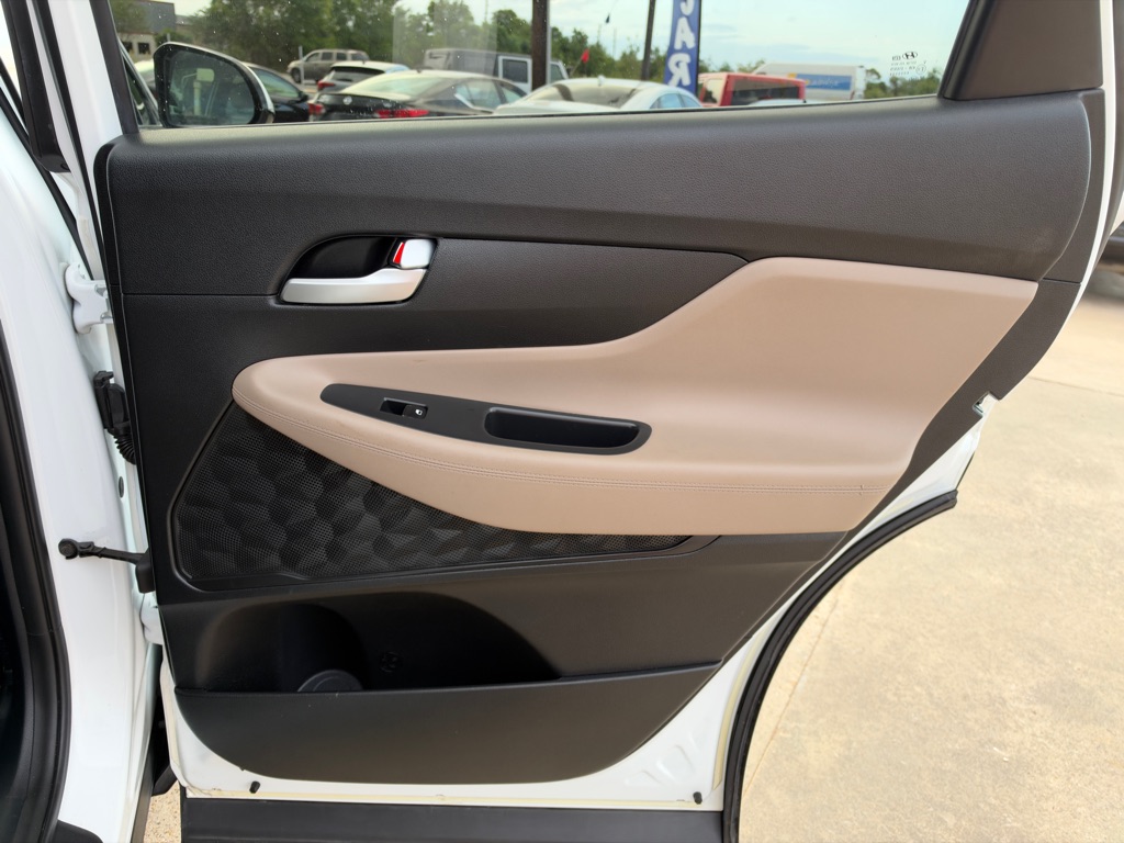 Photo 17 of this HYUNDAI SANTA FE