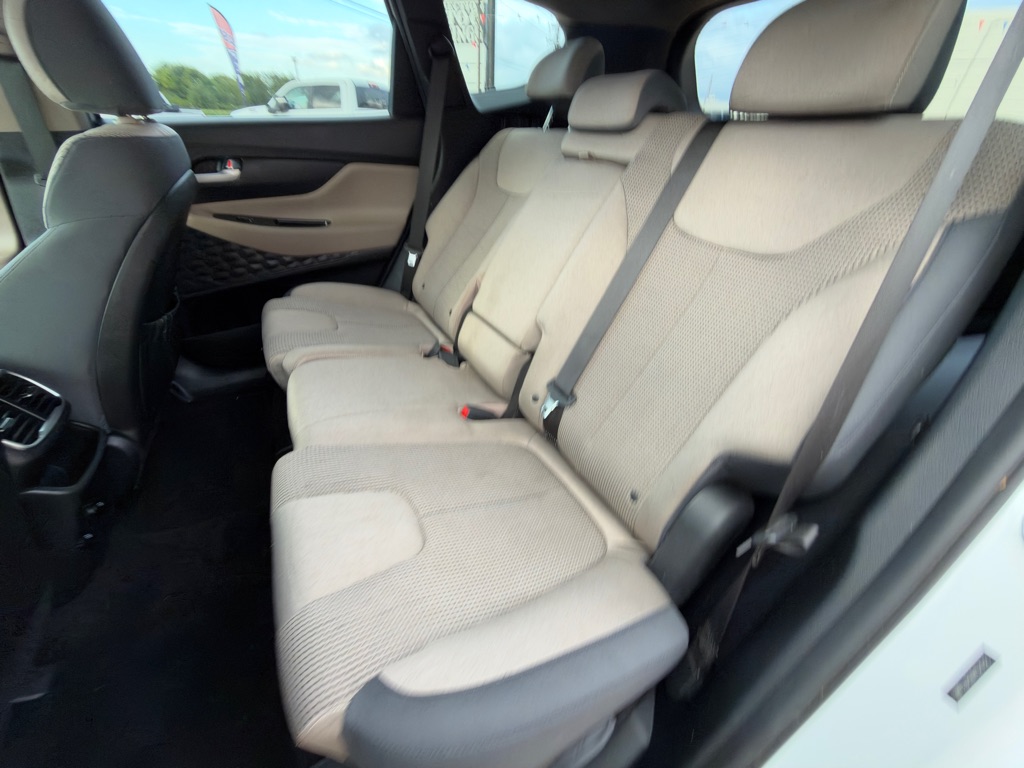 Photo 12 of this HYUNDAI SANTA FE