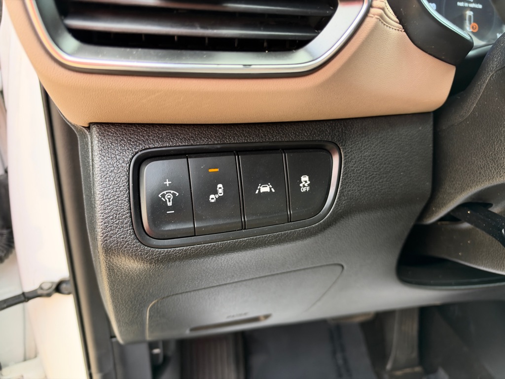 Photo 24 of this HYUNDAI SANTA FE