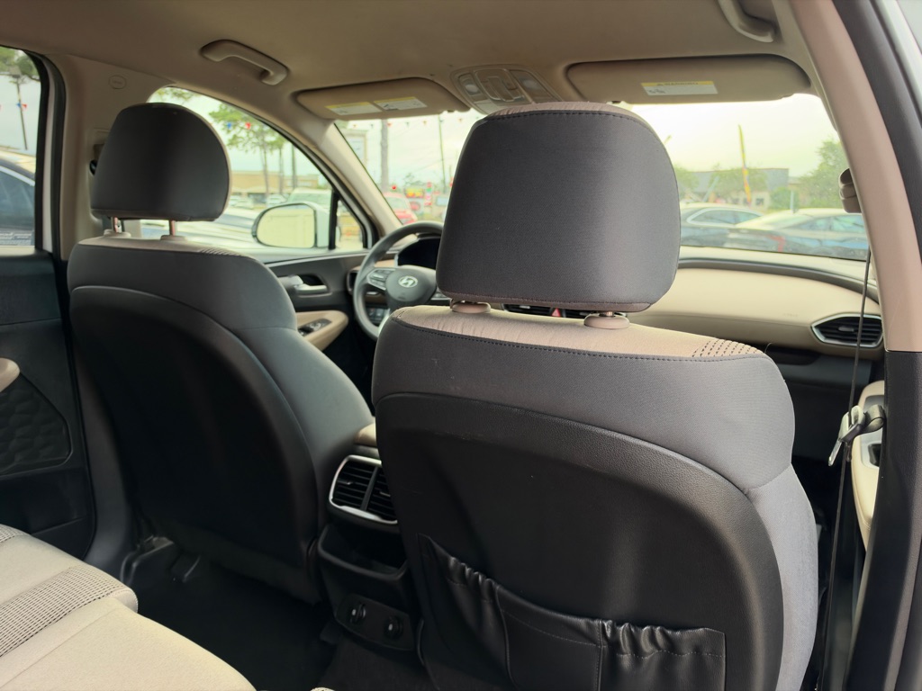 Photo 16 of this HYUNDAI SANTA FE
