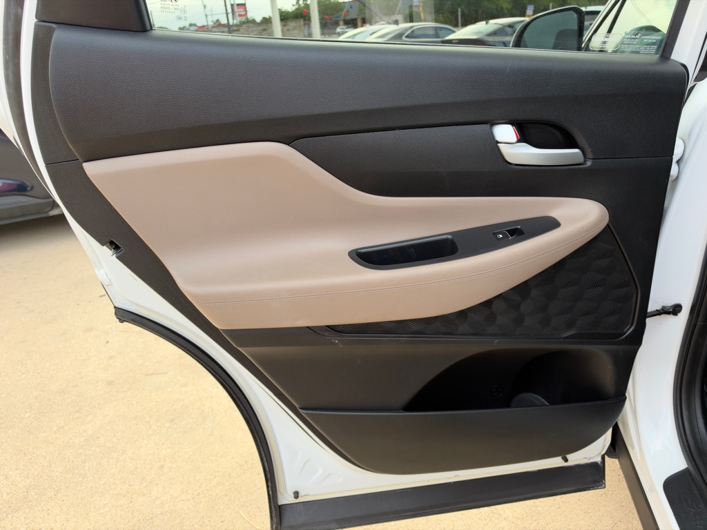 Photo 14 of this HYUNDAI SANTA FE
