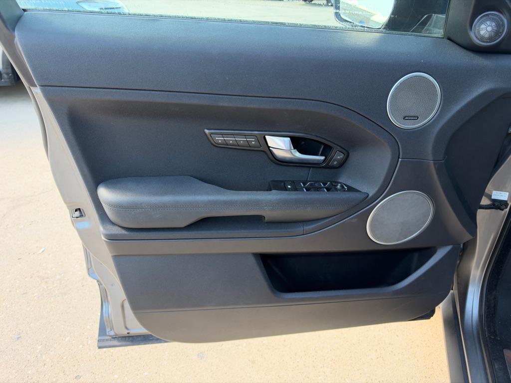 Photo 22 of this LAND ROVER RANGE ROVER EVO