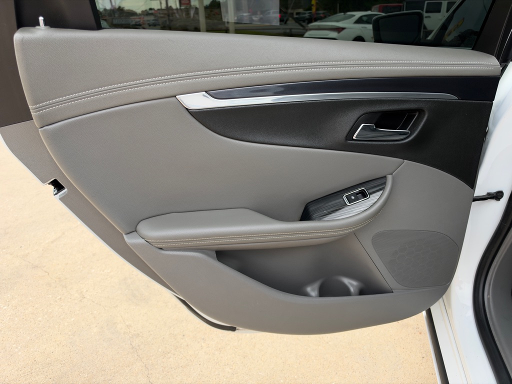 Photo 14 of this CHEVROLET IMPALA