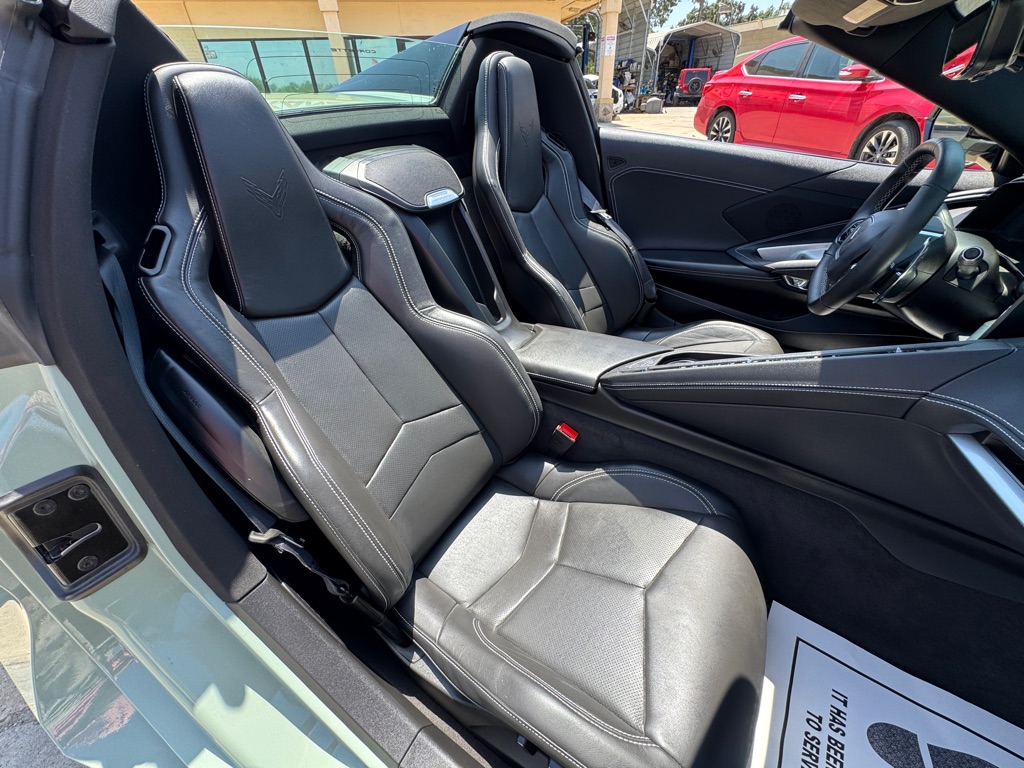 Photo 18 of this CHEVROLET CORVETTE