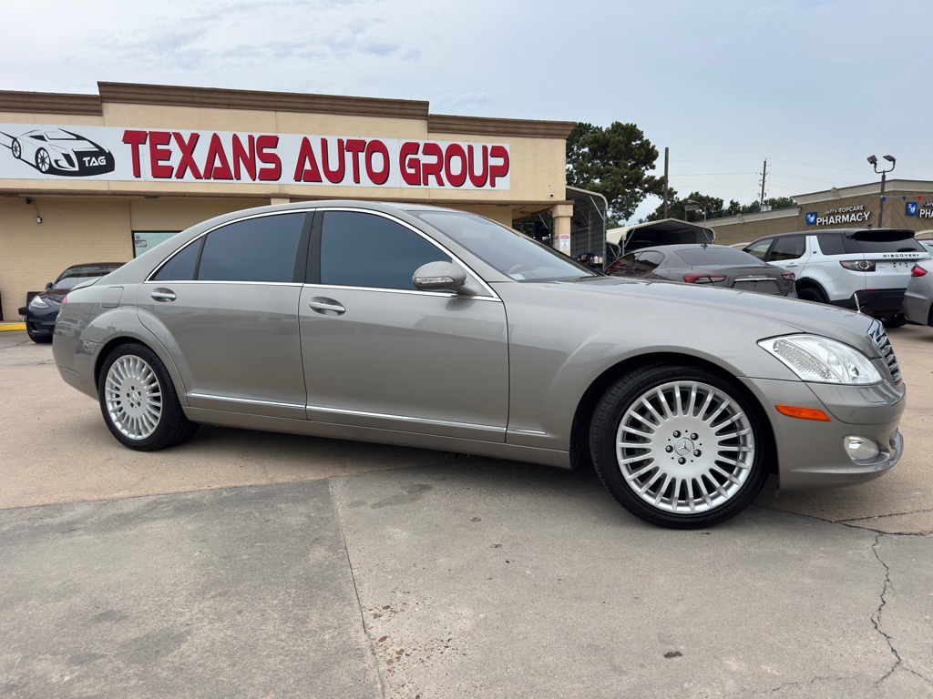 Photo 2 of this MERCEDES-BENZ S-CLASS