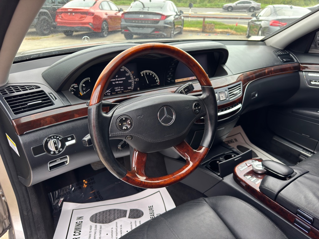 Photo 23 of this MERCEDES-BENZ S-CLASS