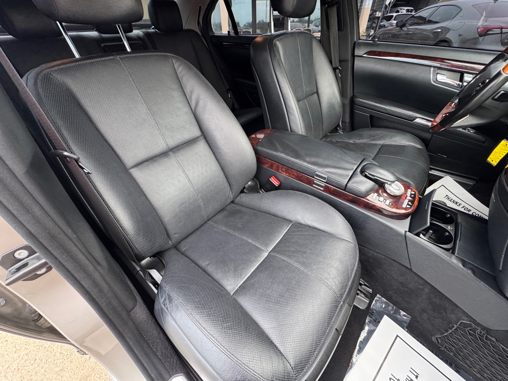 Photo 19 of this MERCEDES-BENZ S-CLASS