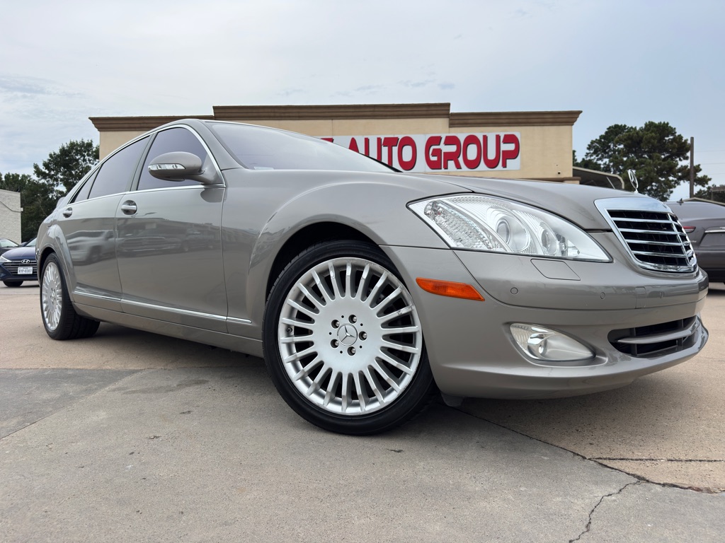 Photo 32 of this MERCEDES-BENZ S-CLASS