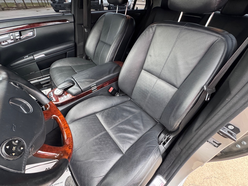 Photo 22 of this MERCEDES-BENZ S-CLASS