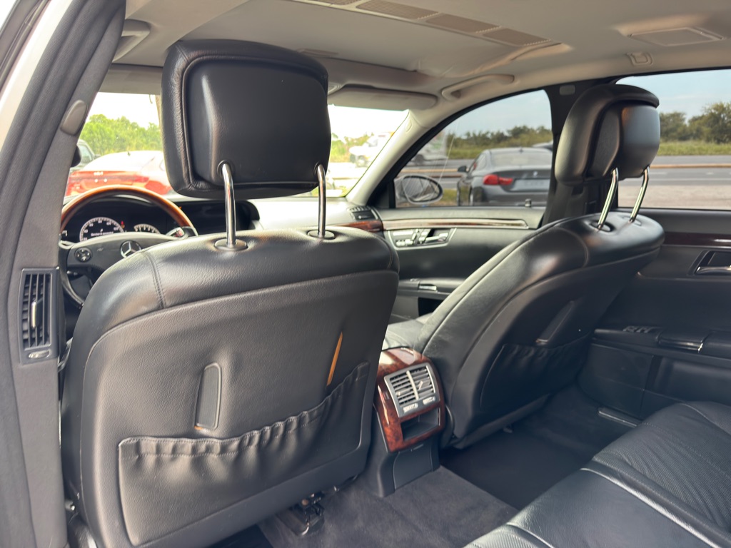Photo 14 of this MERCEDES-BENZ S-CLASS