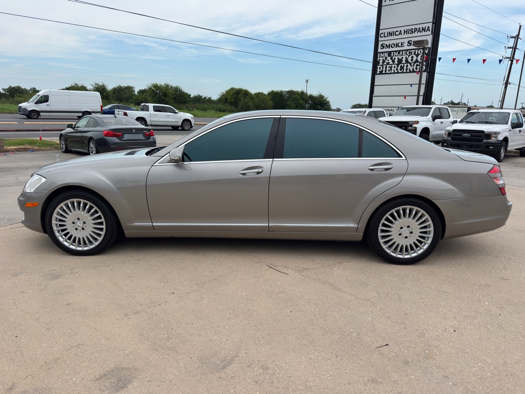 Photo 6 of this MERCEDES-BENZ S-CLASS