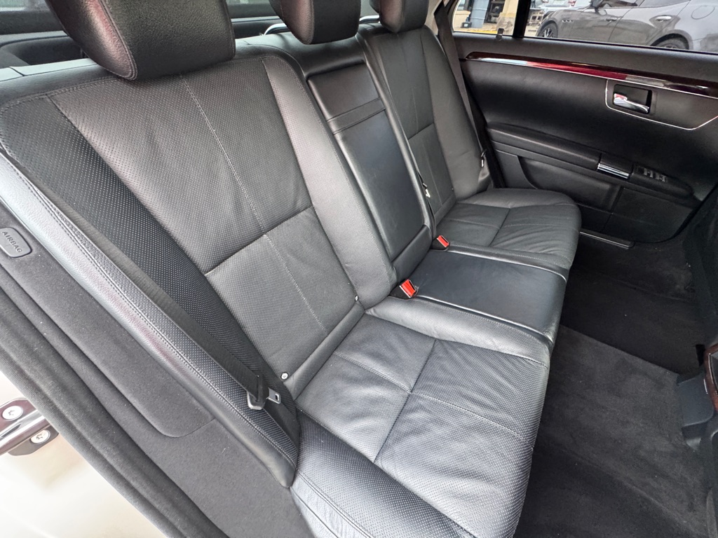 Photo 16 of this MERCEDES-BENZ S-CLASS