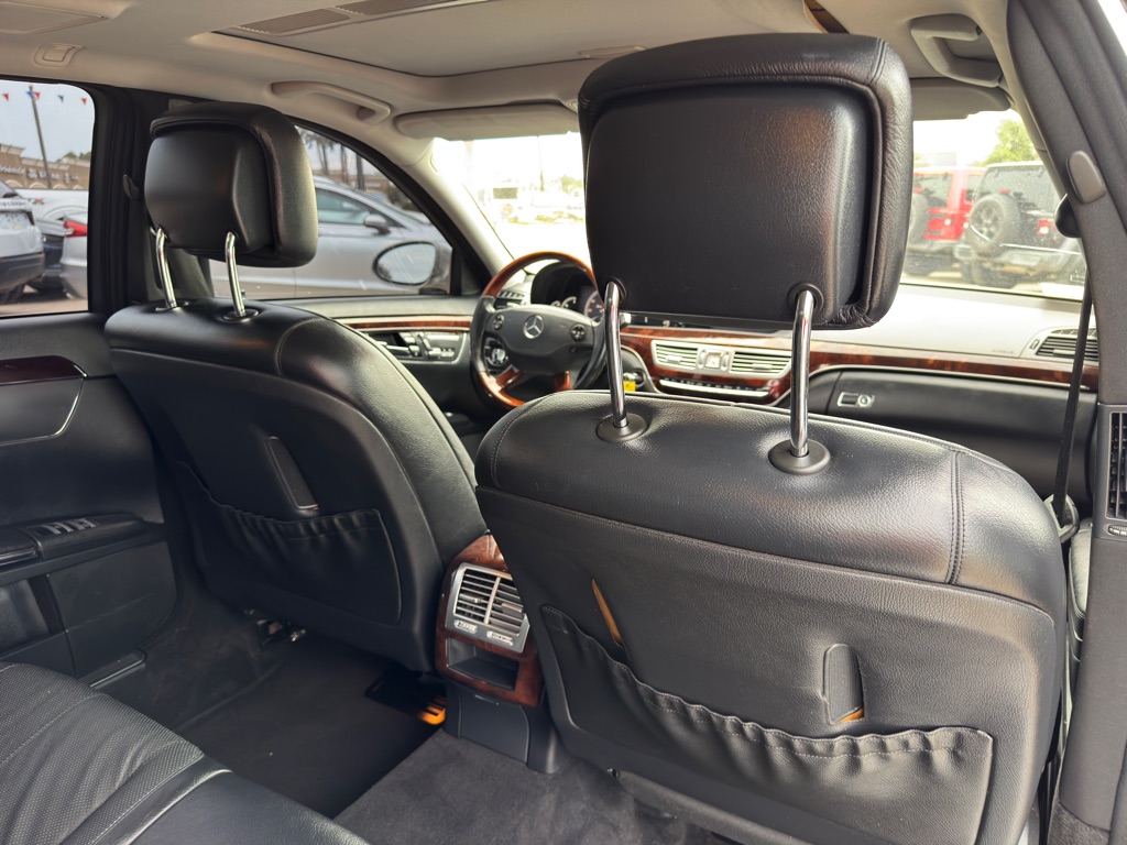 Photo 17 of this MERCEDES-BENZ S-CLASS