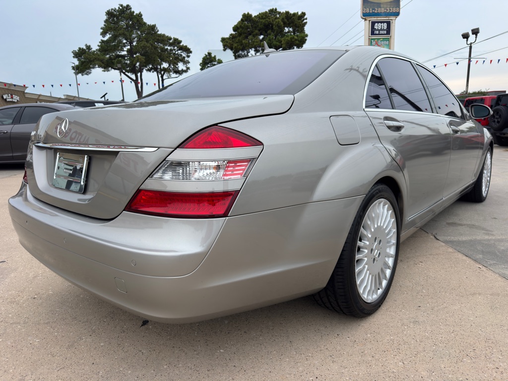 Photo 9 of this MERCEDES-BENZ S-CLASS