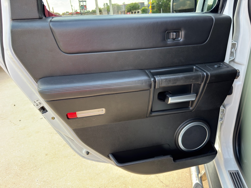 Photo 14 of this HUMMER H2