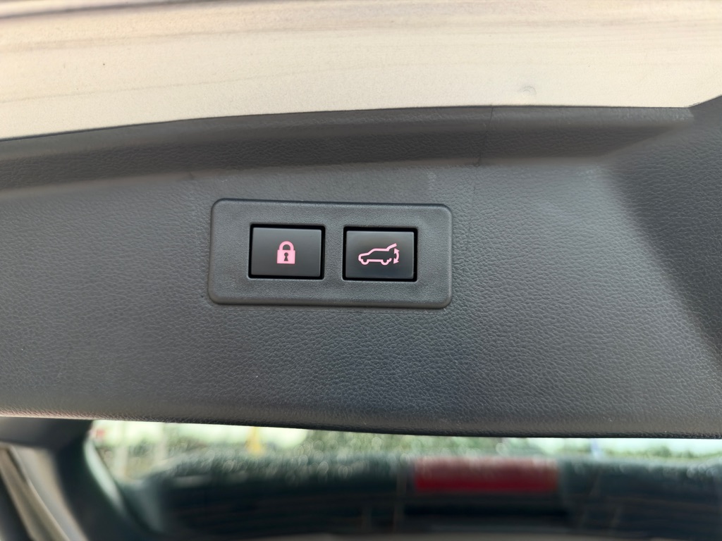 Photo 31 of this SUBARU OUTBACK