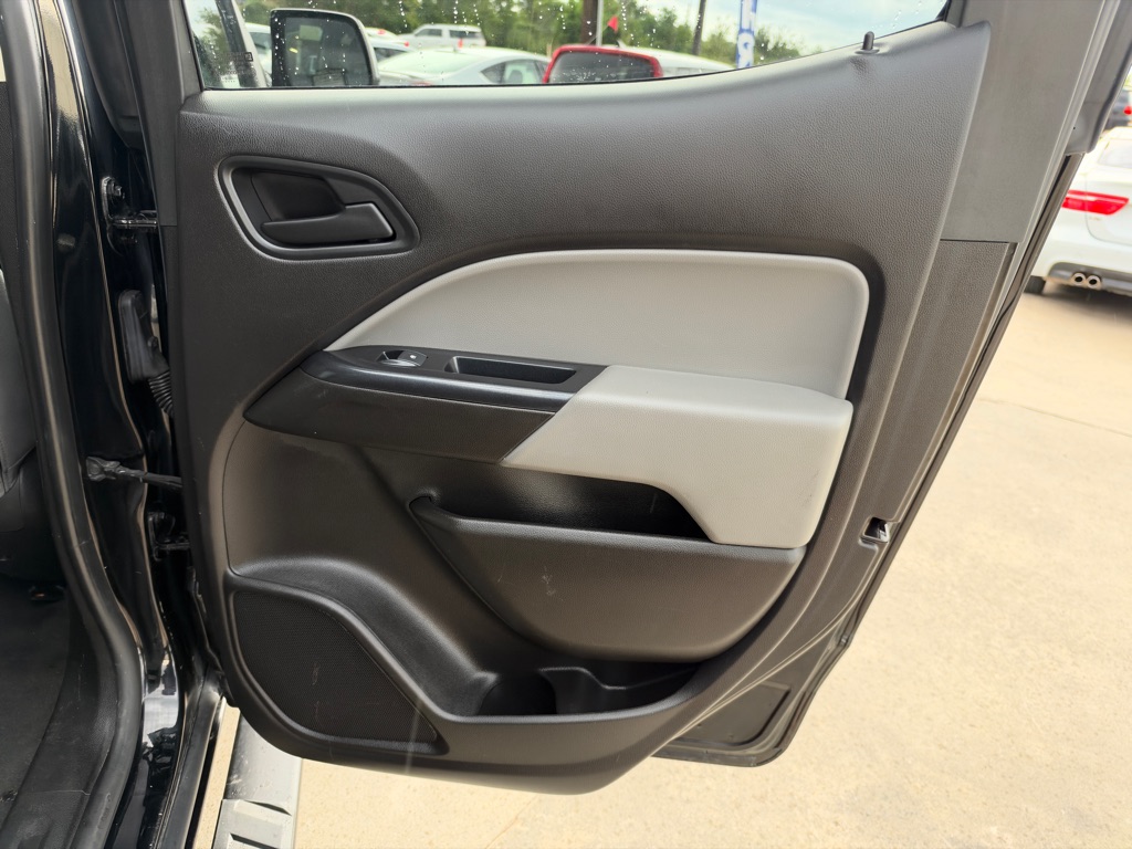 Photo 18 of this CHEVROLET COLORADO