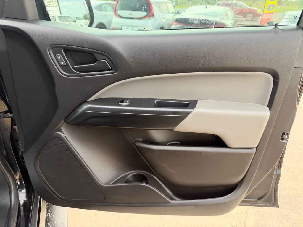 Photo 21 of this CHEVROLET COLORADO
