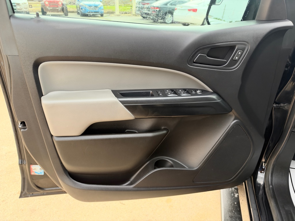 Photo 24 of this CHEVROLET COLORADO