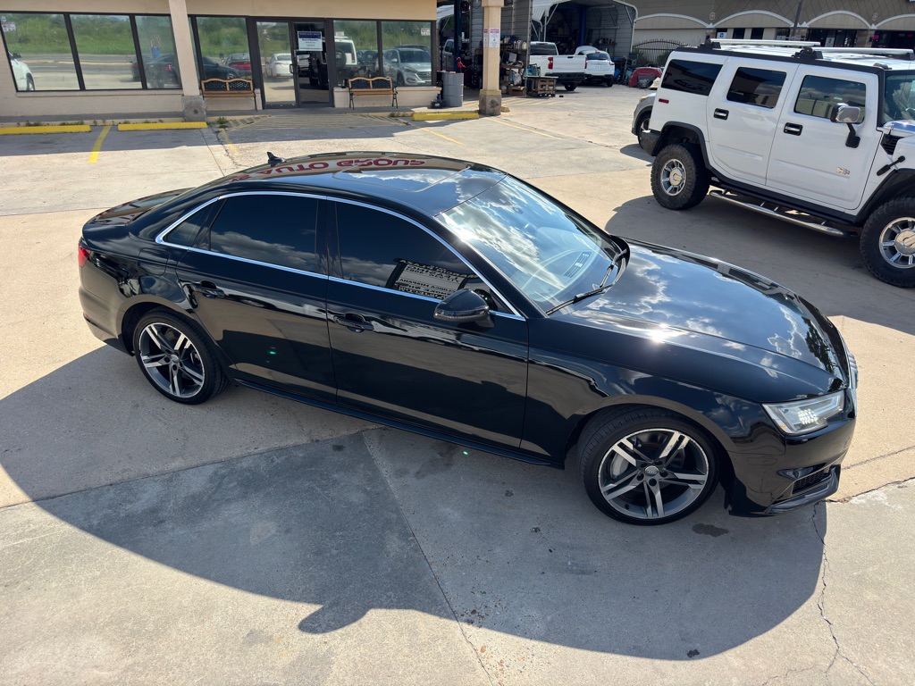 Photo 3 of this AUDI A4