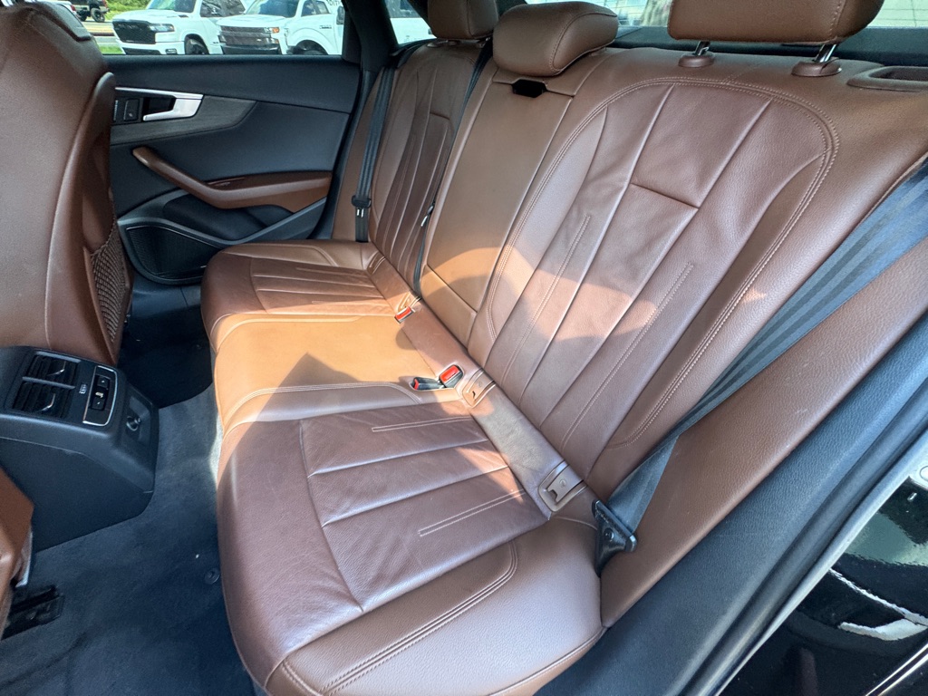 Photo 14 of this AUDI A4