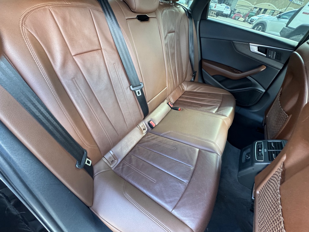 Photo 17 of this AUDI A4