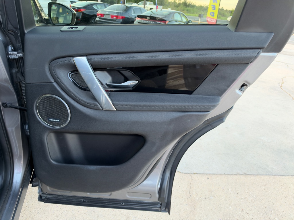 Photo 15 of this LAND ROVER DISCOVERY SPORT