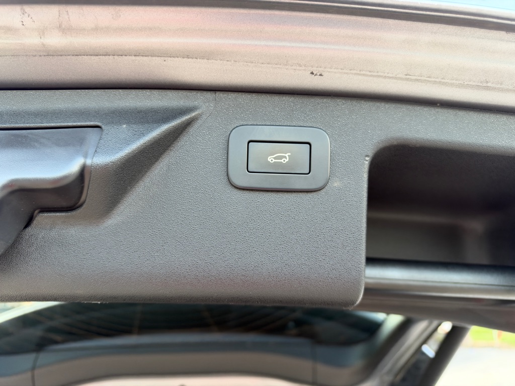 Photo 31 of this LAND ROVER DISCOVERY SPORT