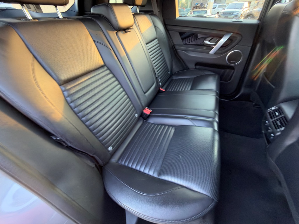 Photo 13 of this LAND ROVER DISCOVERY SPORT