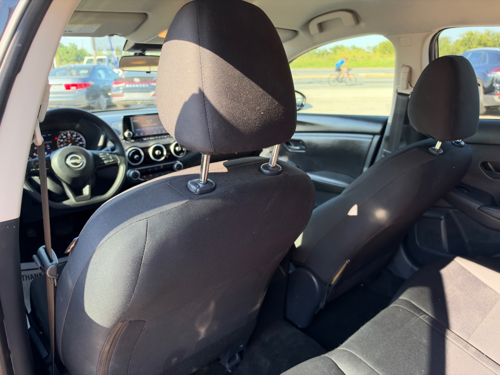 Photo 13 of this NISSAN SENTRA