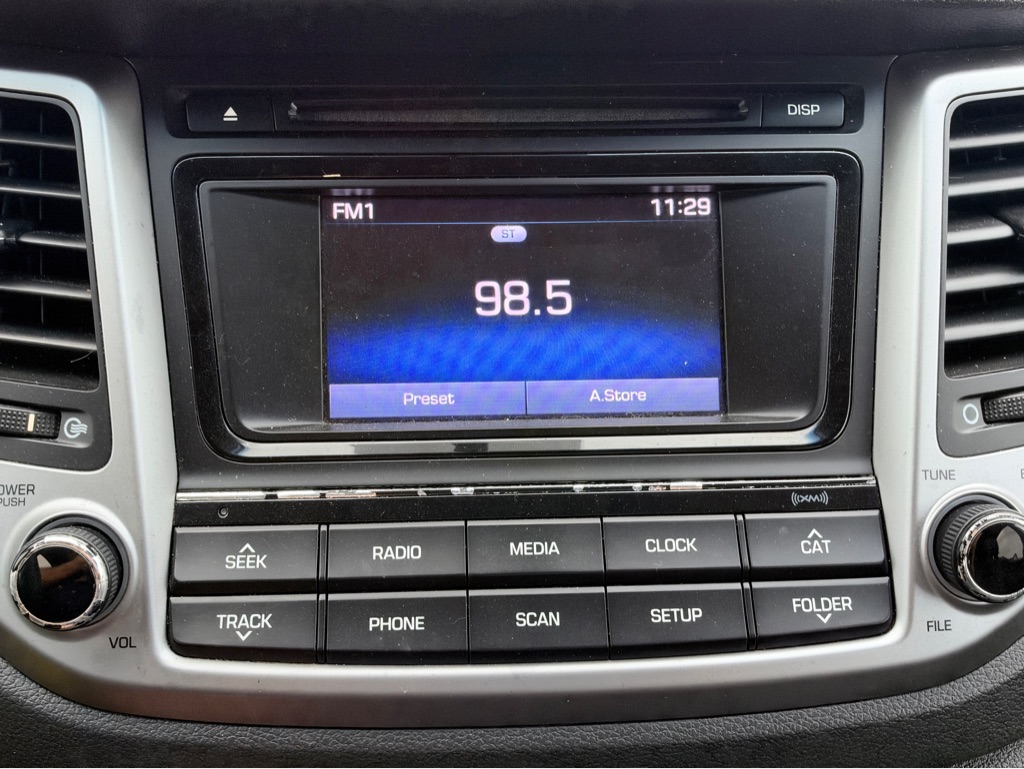 Photo 24 of this HYUNDAI TUCSON
