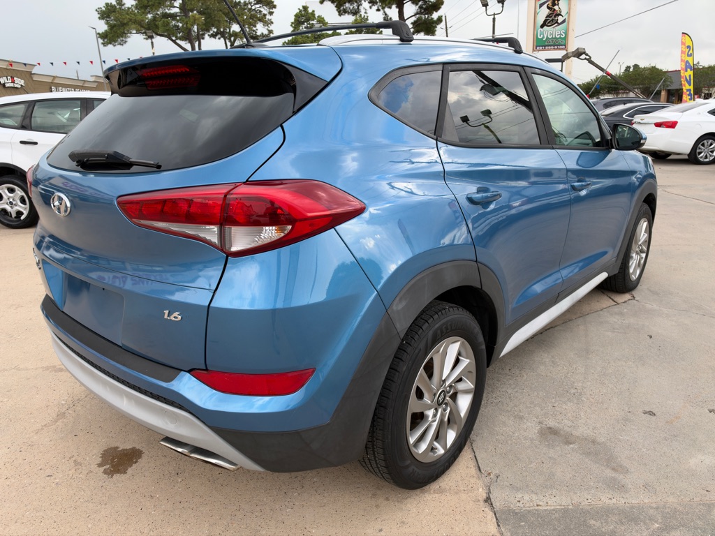 Photo 10 of this HYUNDAI TUCSON