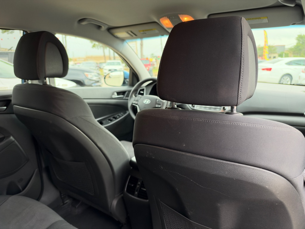 Photo 15 of this HYUNDAI TUCSON