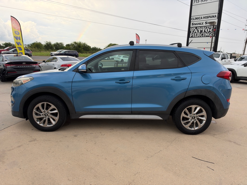 Photo 7 of this HYUNDAI TUCSON