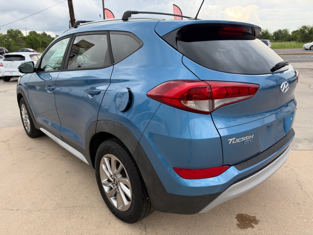 Photo 8 of this HYUNDAI TUCSON