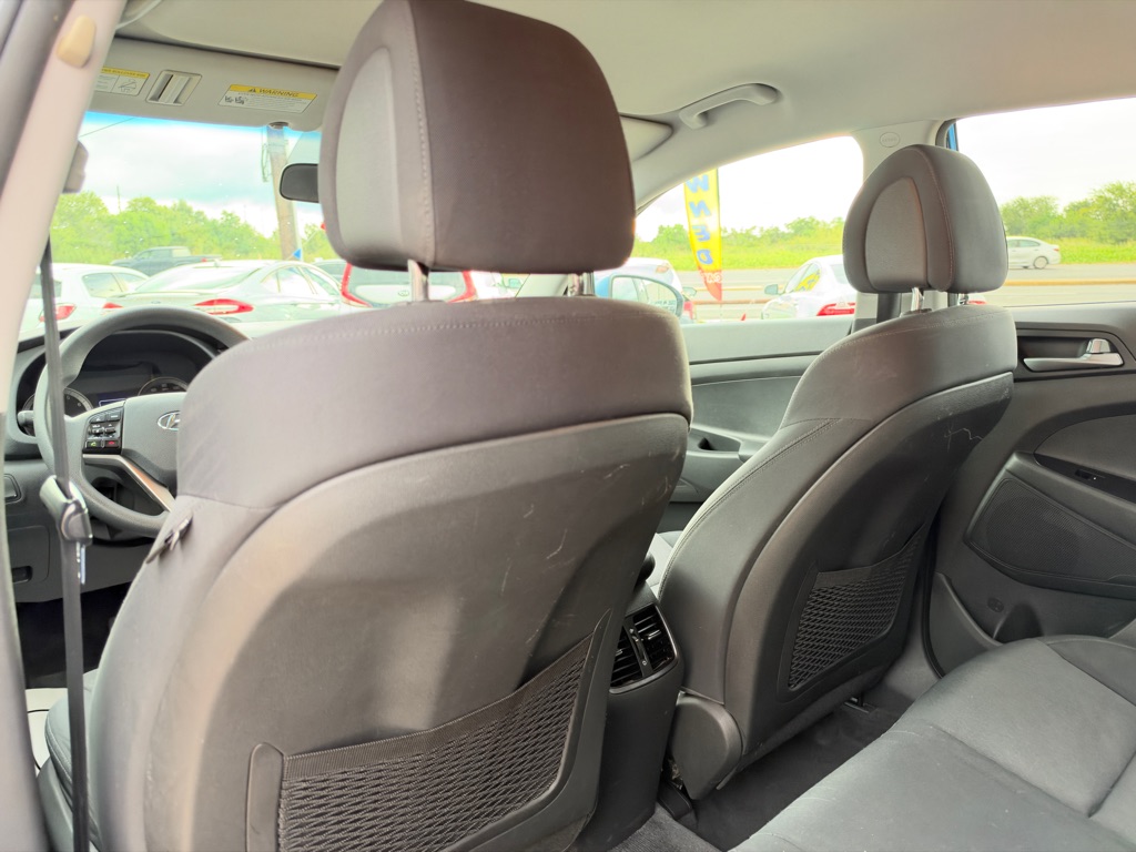 Photo 12 of this HYUNDAI TUCSON